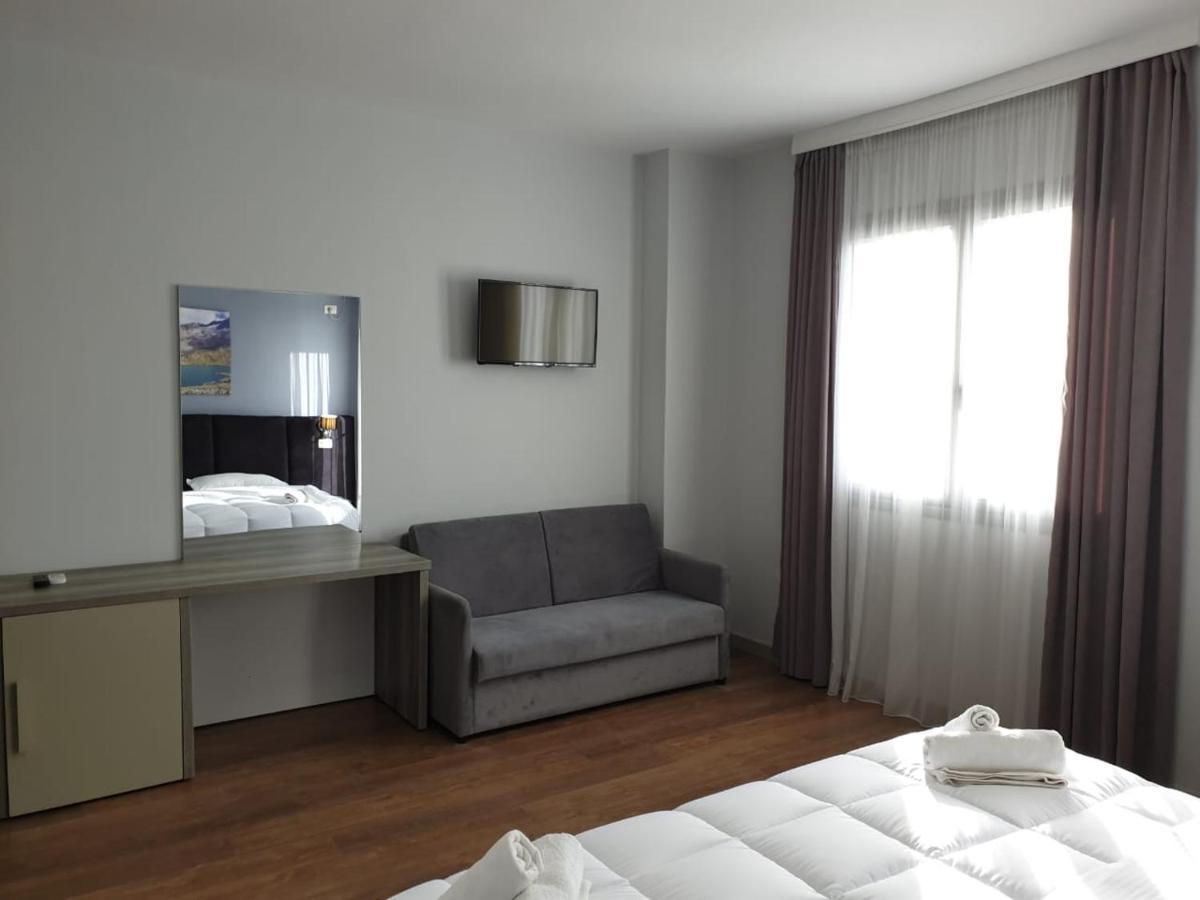 Perandor Beach Durres Bagian luar foto