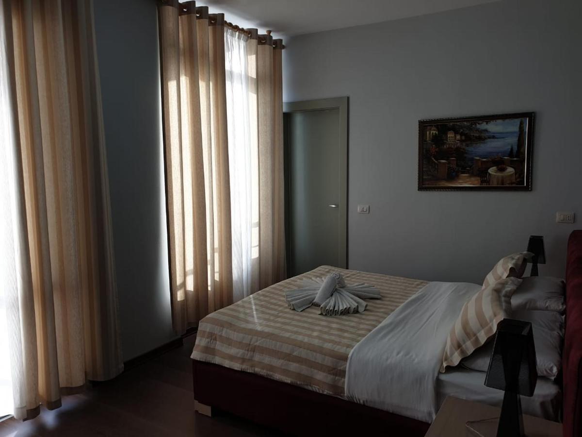 Perandor Beach Durres Bagian luar foto