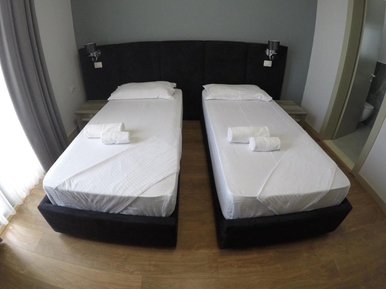 Perandor Beach Durres Bagian luar foto